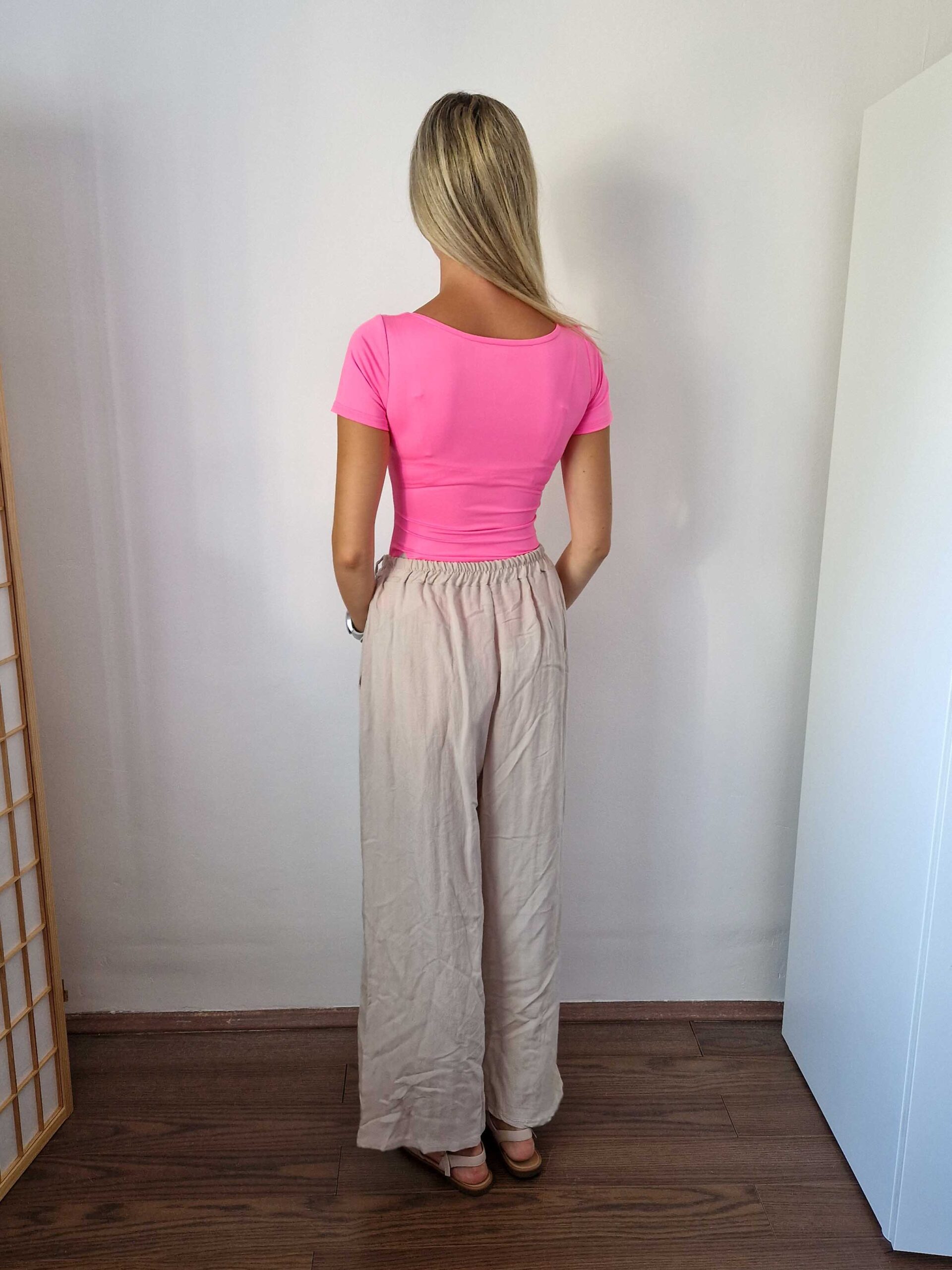 csenge-neon-pink-kerek-nyaku-rovidujju-body-5