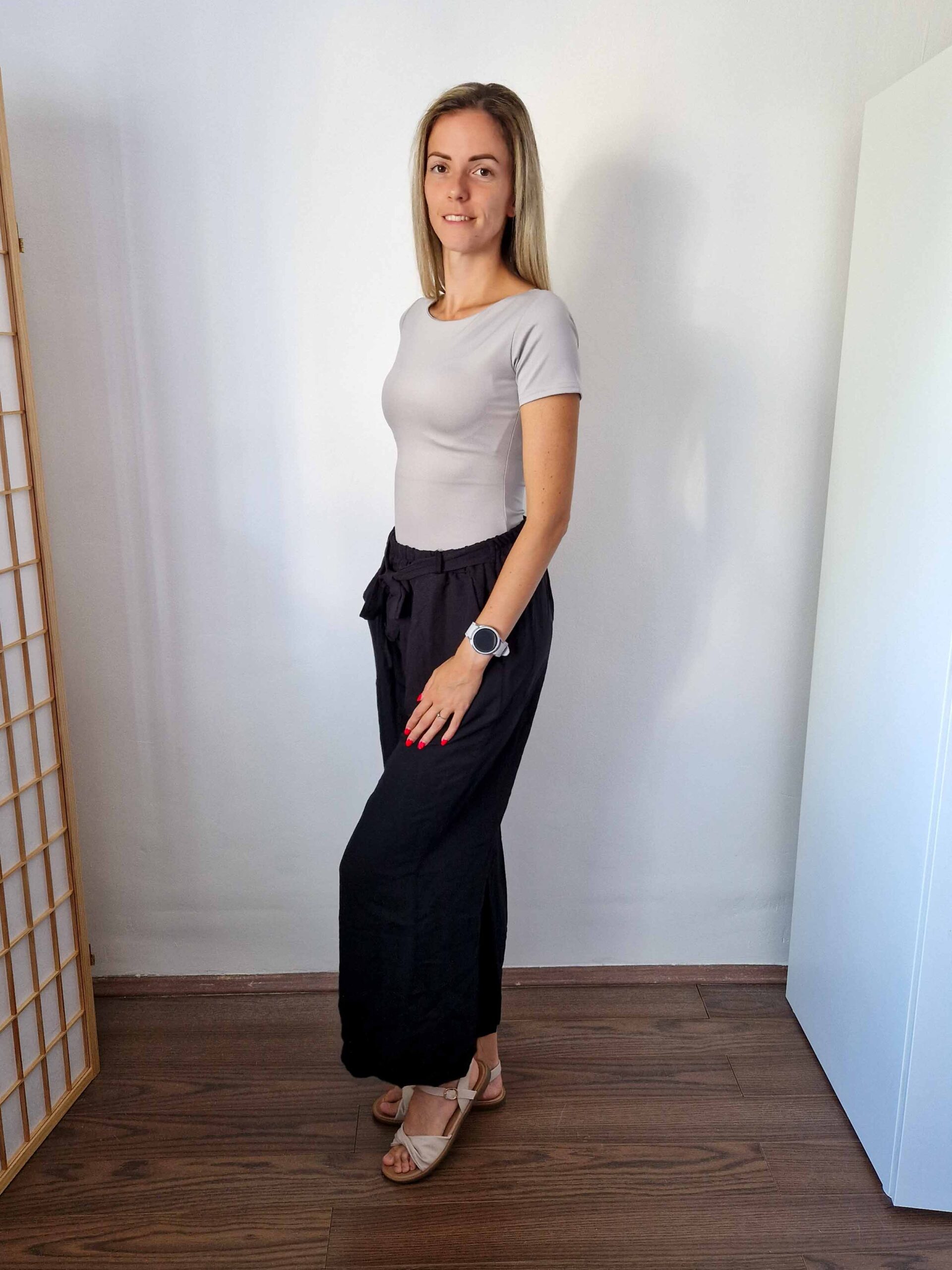 csenge-szurke-kerek-nyaku-rovidujju-body-4