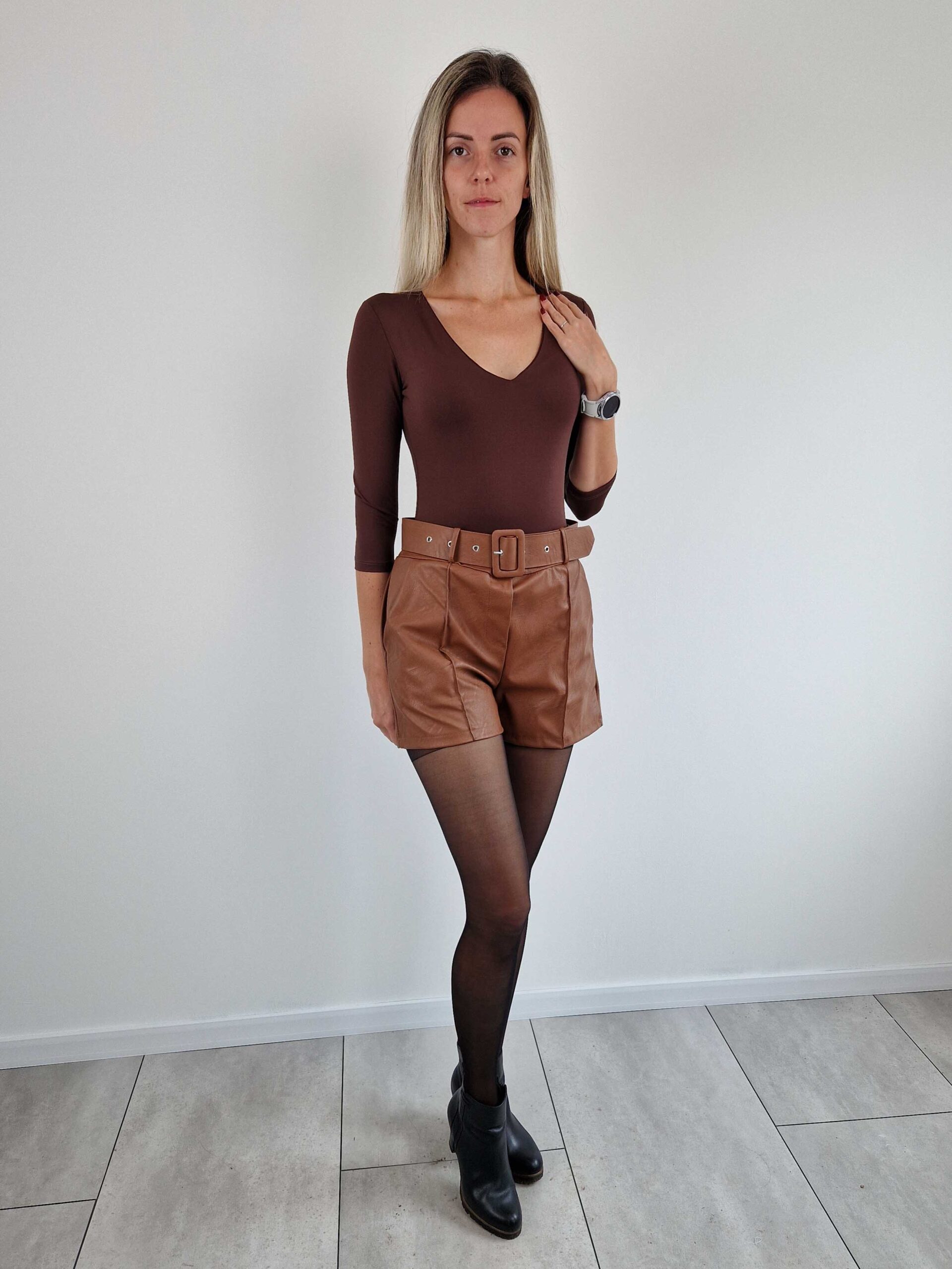 love-v-nyaku-basic-csokibarna-felso-12