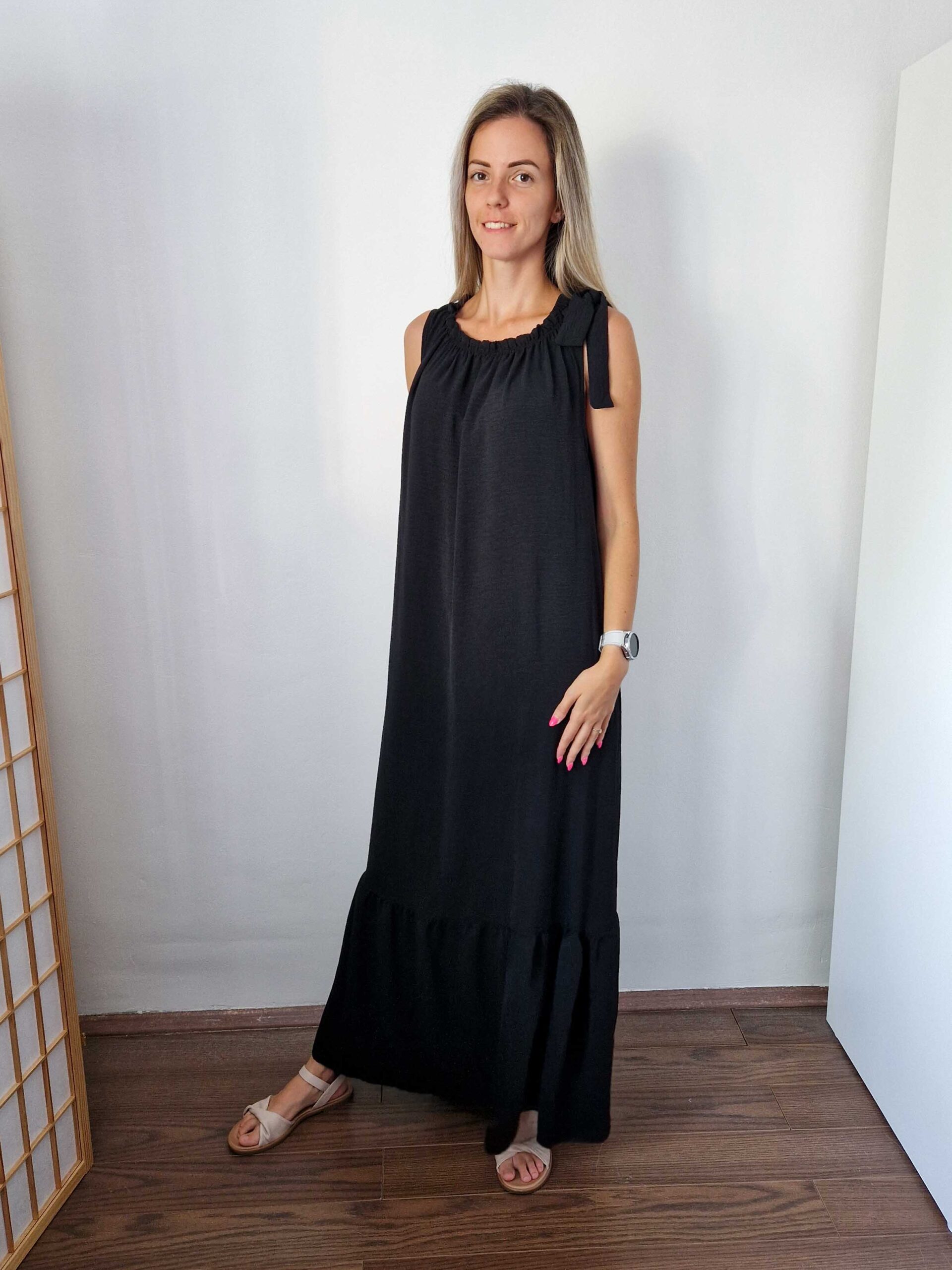 kornelia-vallan-masnis-fekete-maxiruha-1