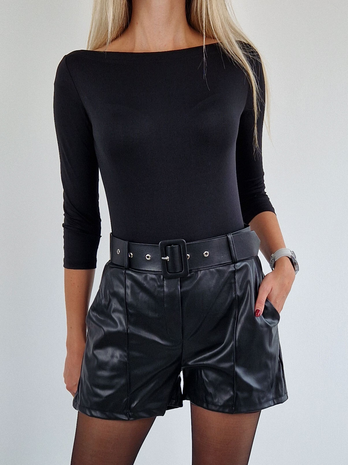 Love csónaknyakú fekete felső