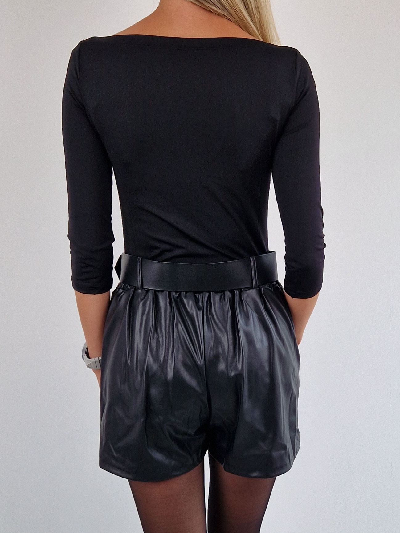 love-csonak-nyaku-fekete-felso-14