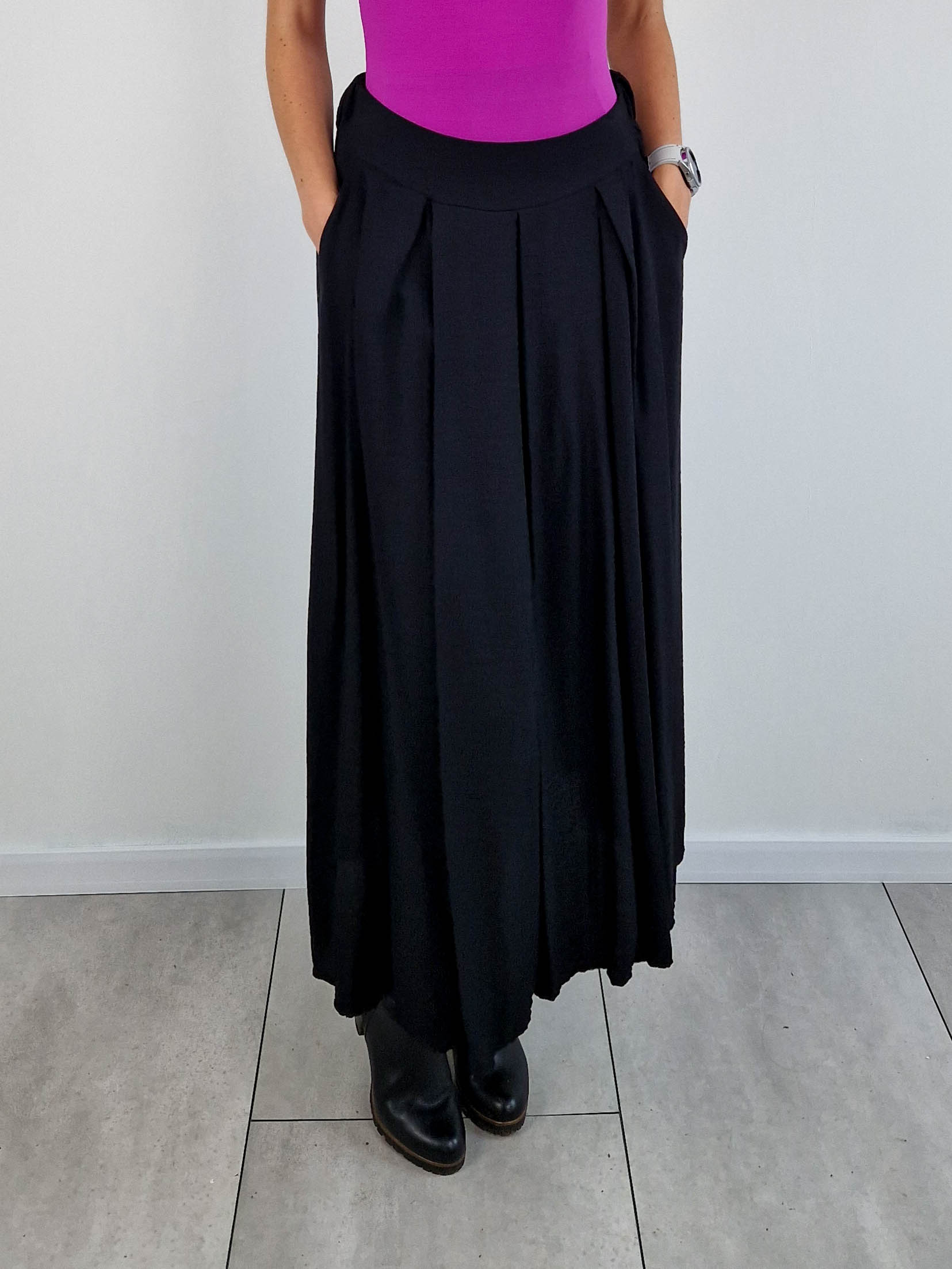 luca-fekete-rakott-szoknya-zsebekkel-8