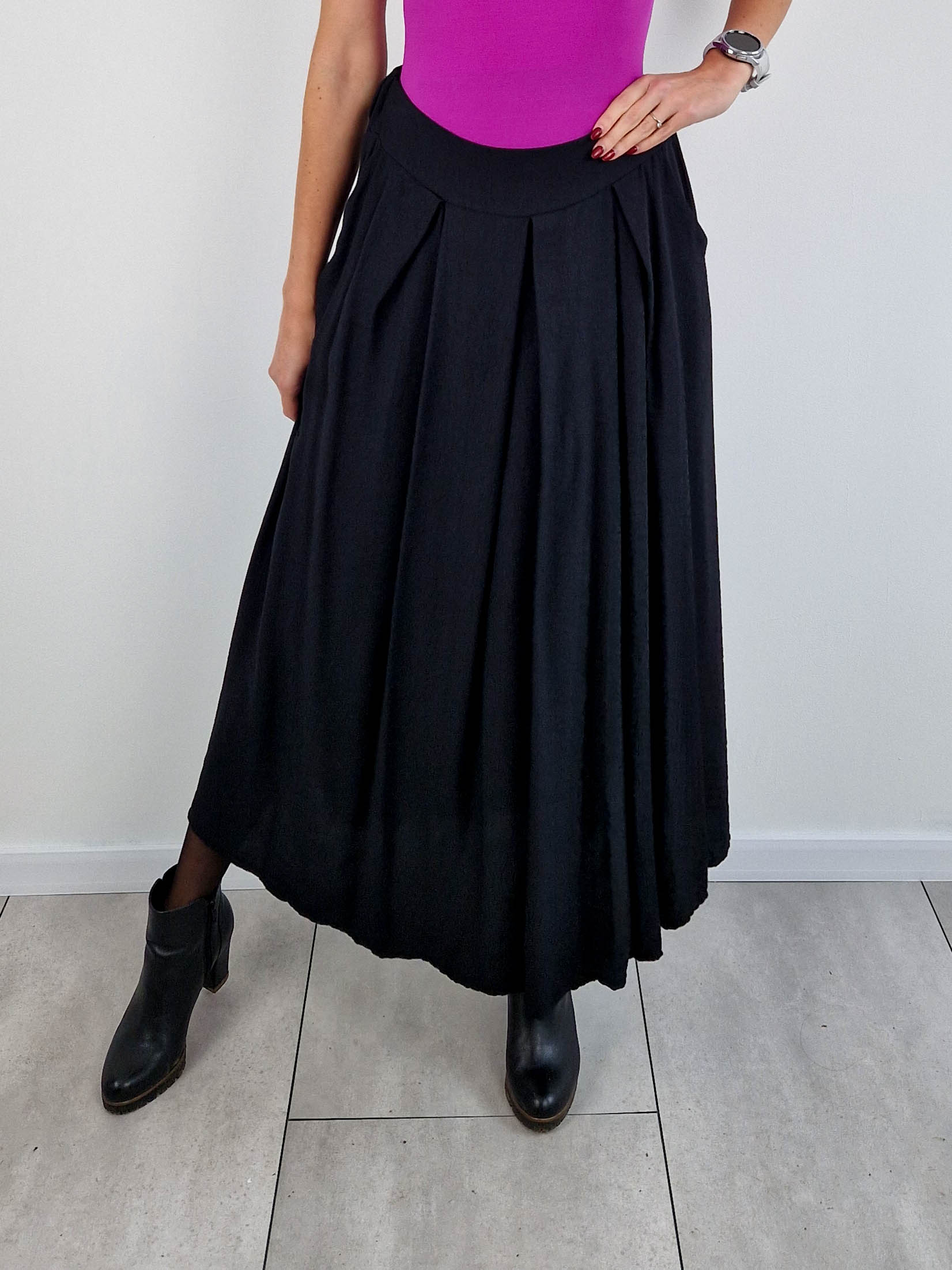 luca-fekete-rakott-szoknya-zsebekkel-9