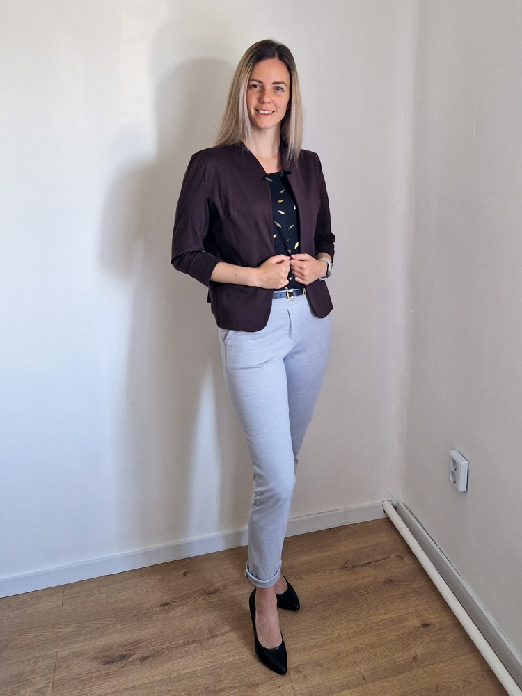 Miru világosszürke elegáns elasztikus nadrág övvel