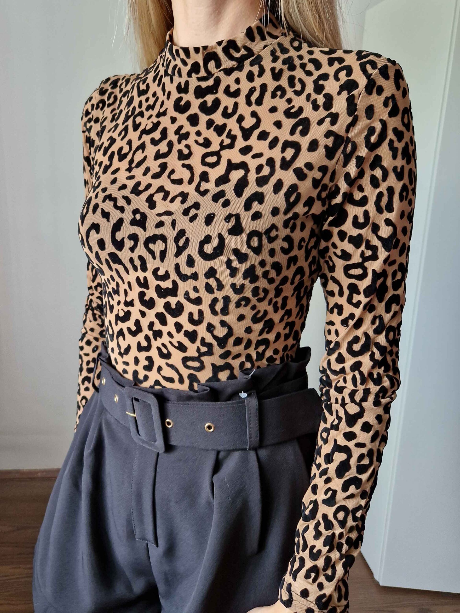 zaira-barna-leopardmintas-neccbody-1