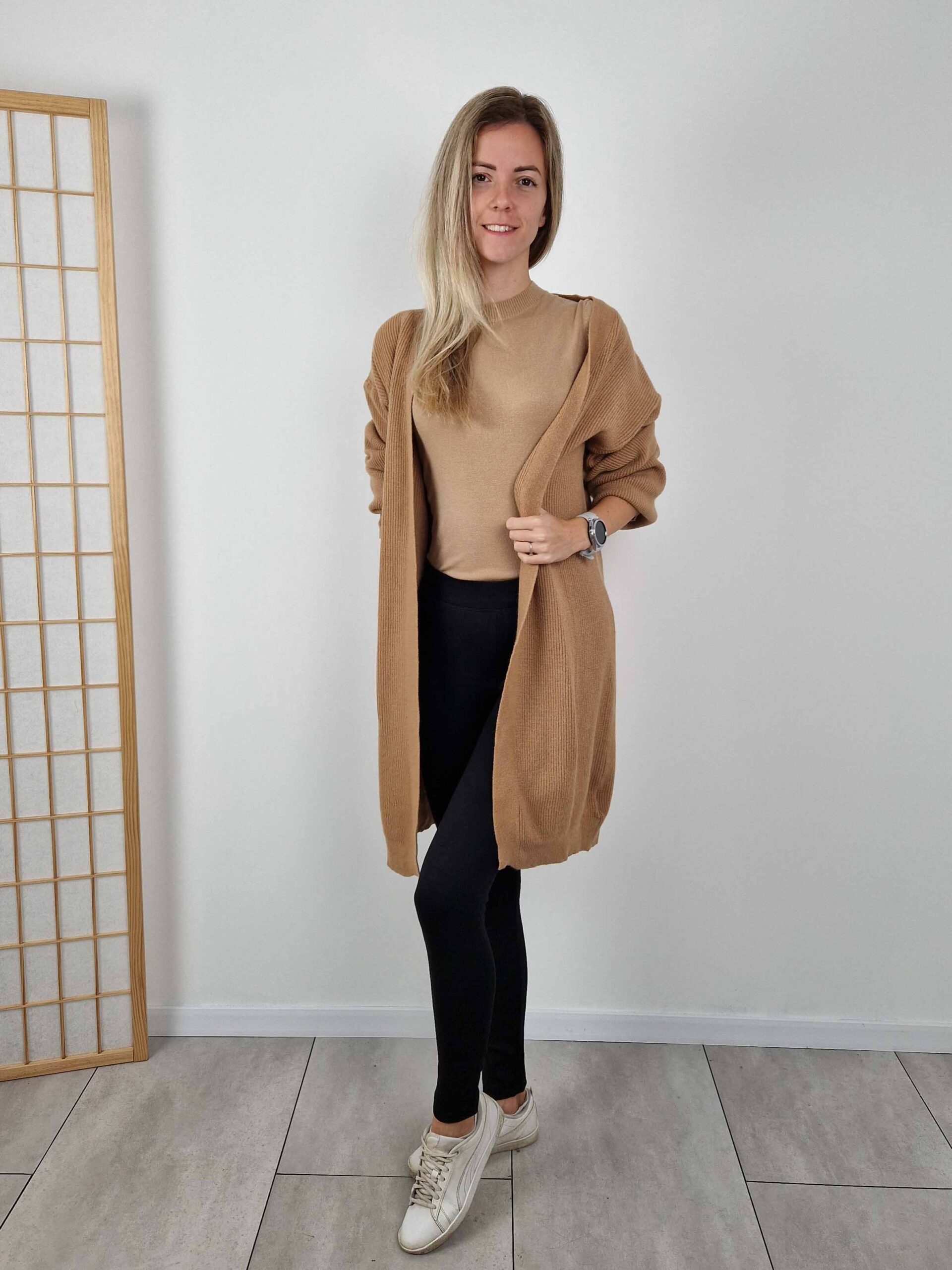 harper-vilagosbarna-finomkotott-kereknyaku-pulover-16