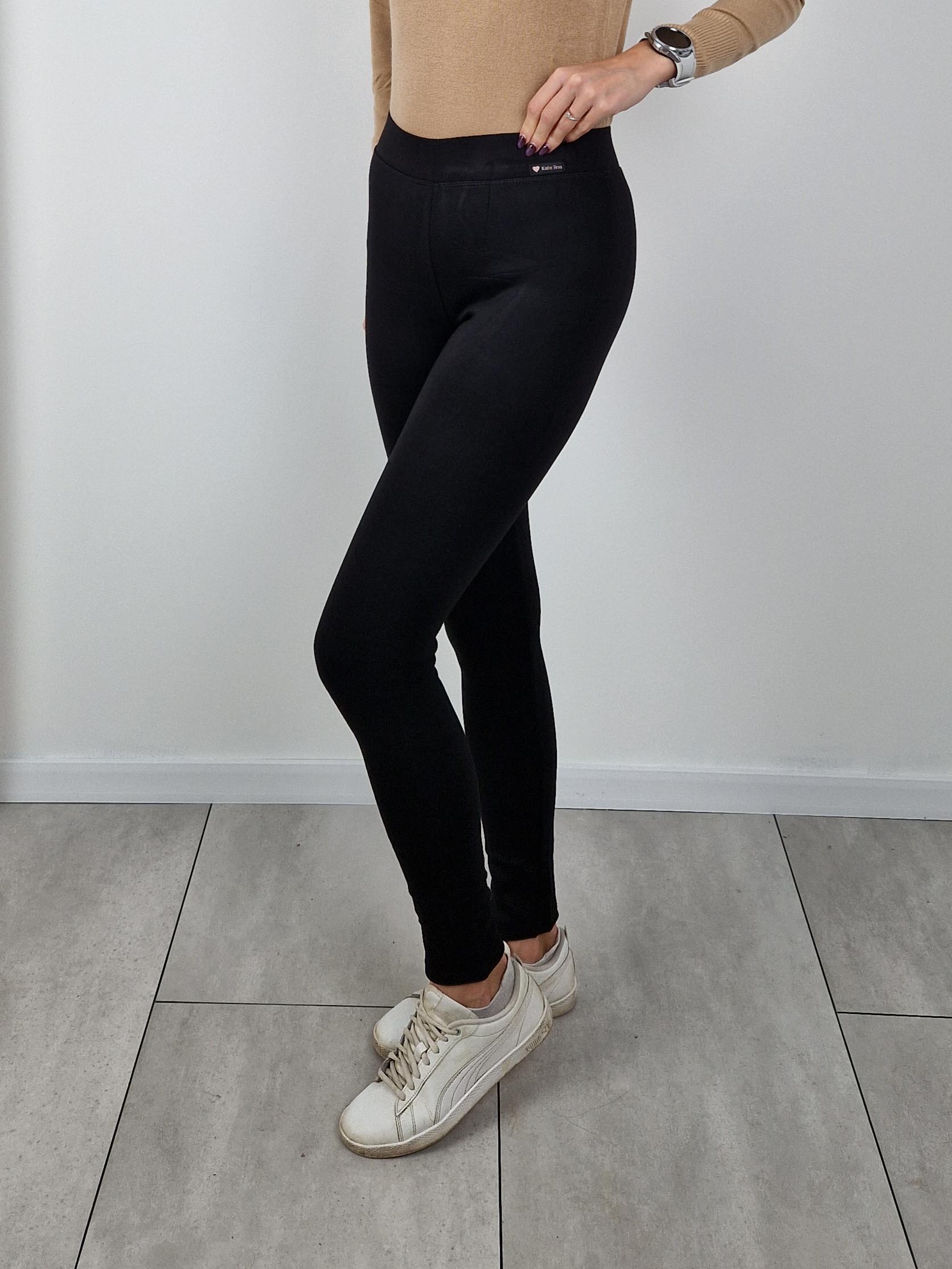 kateline-belelt-fekete-leggings-2