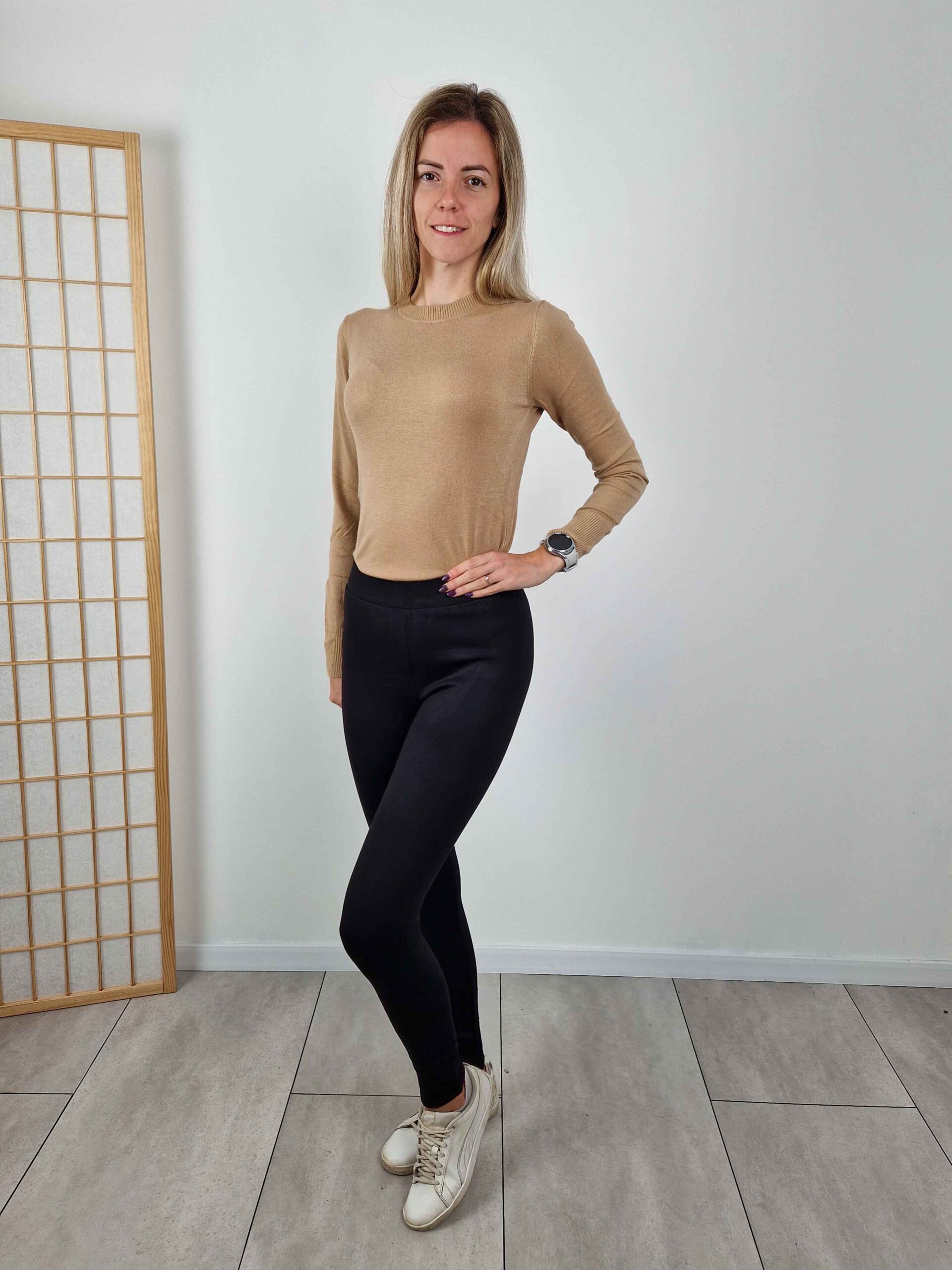 kateline-belelt-fekete-leggings-4