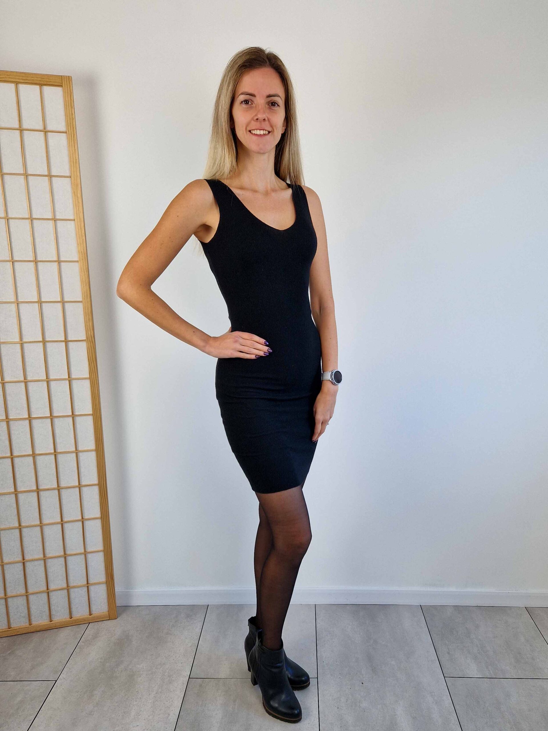 livia-fekete-ketreszes-kotott-szett-ruhaval-7