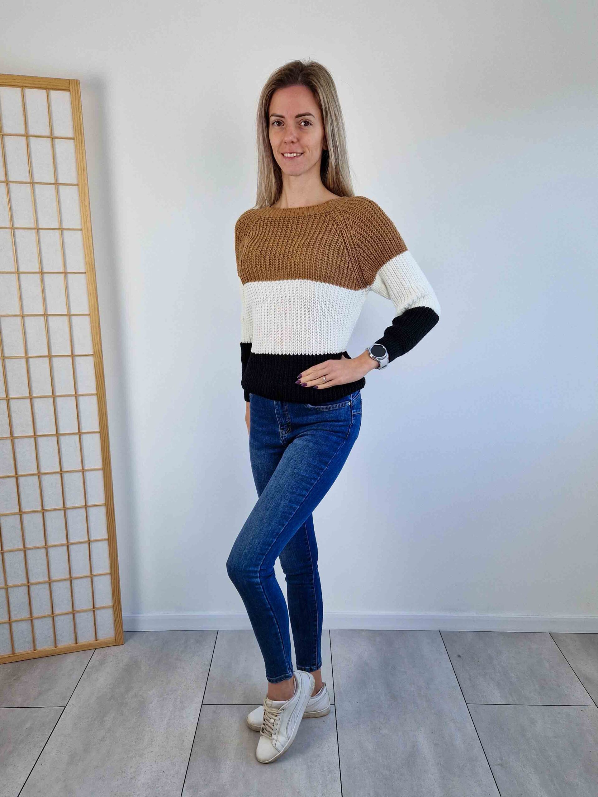 Lovely barna-fehér-fekete csíkos kötött pulóver