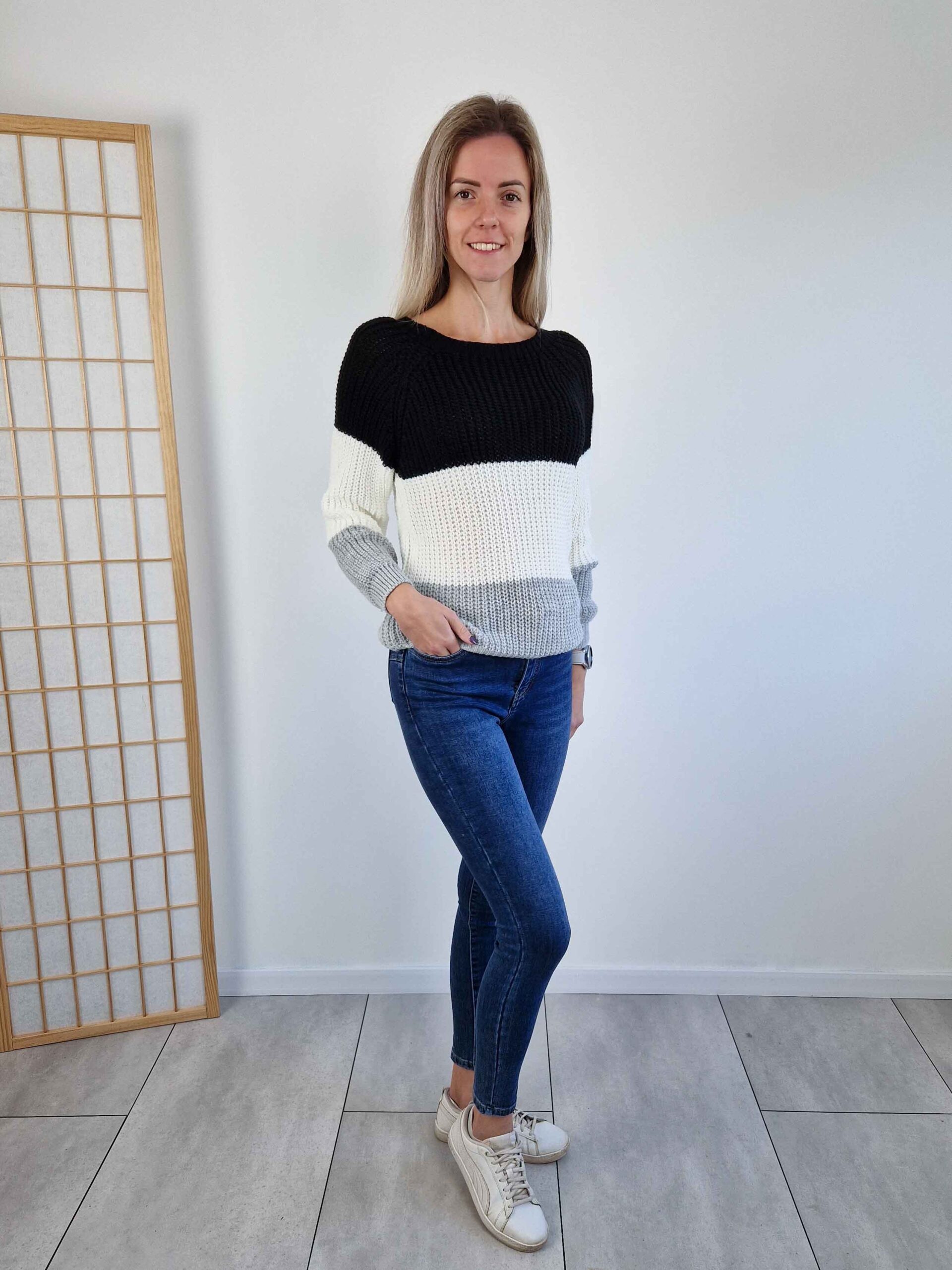 lovely-fekete-feher-szurke-csikos-kotott-pulover-4