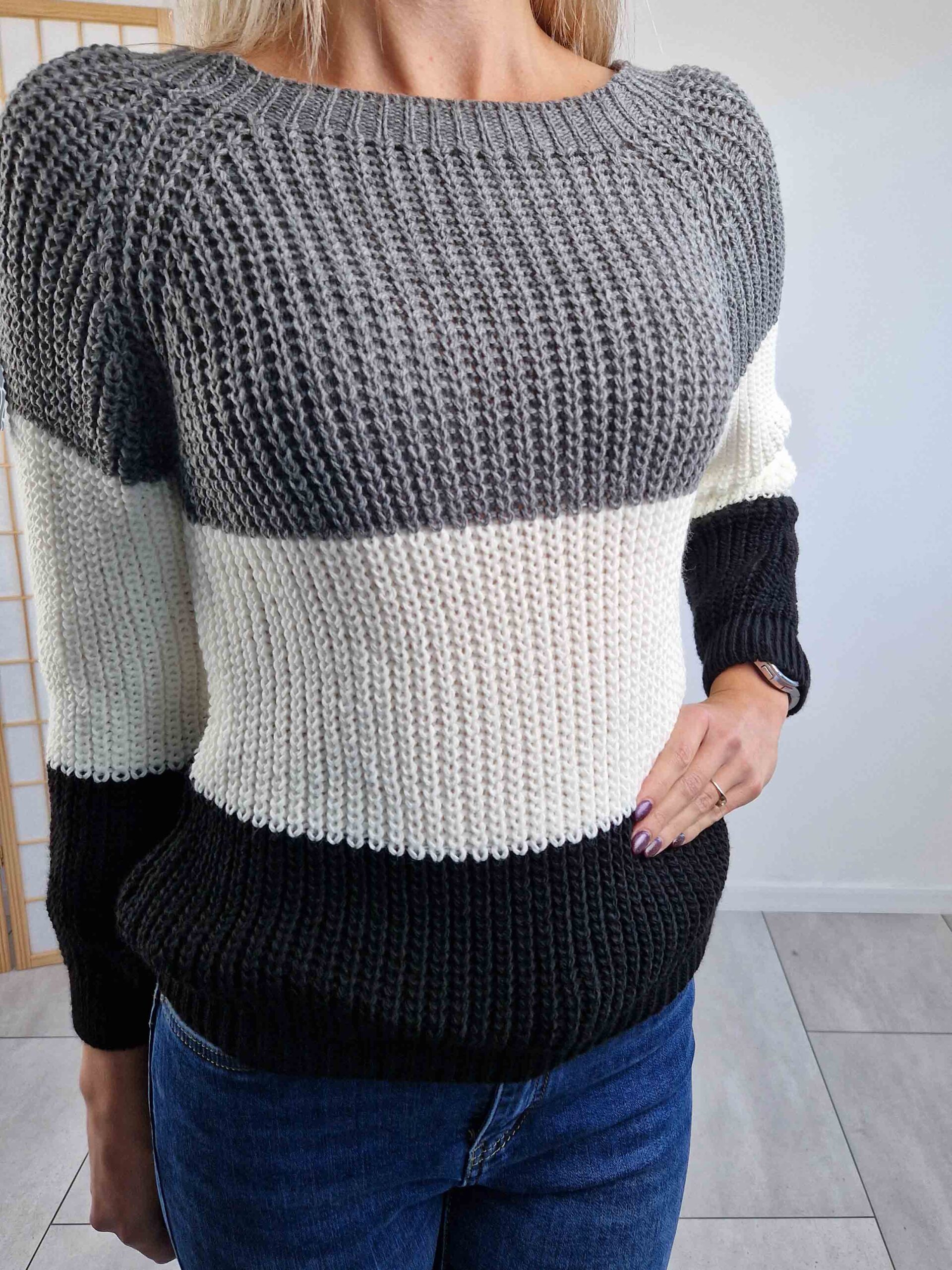 lovely-szurke-feher-fekete-csikos-kotott-pulover-5