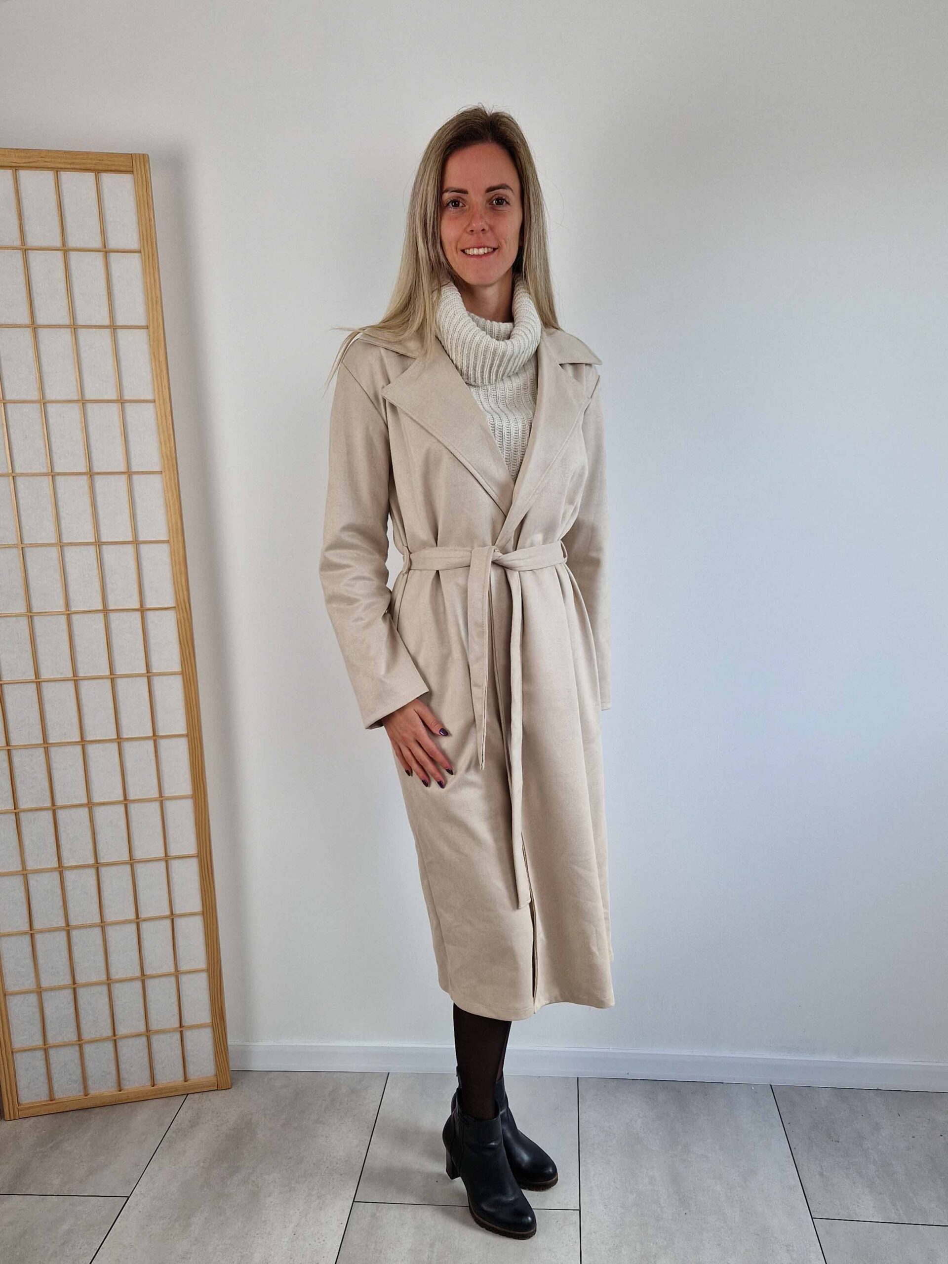 valentina-bezs-derekan-megkotos-stilusos-atmaneti-kabat-5