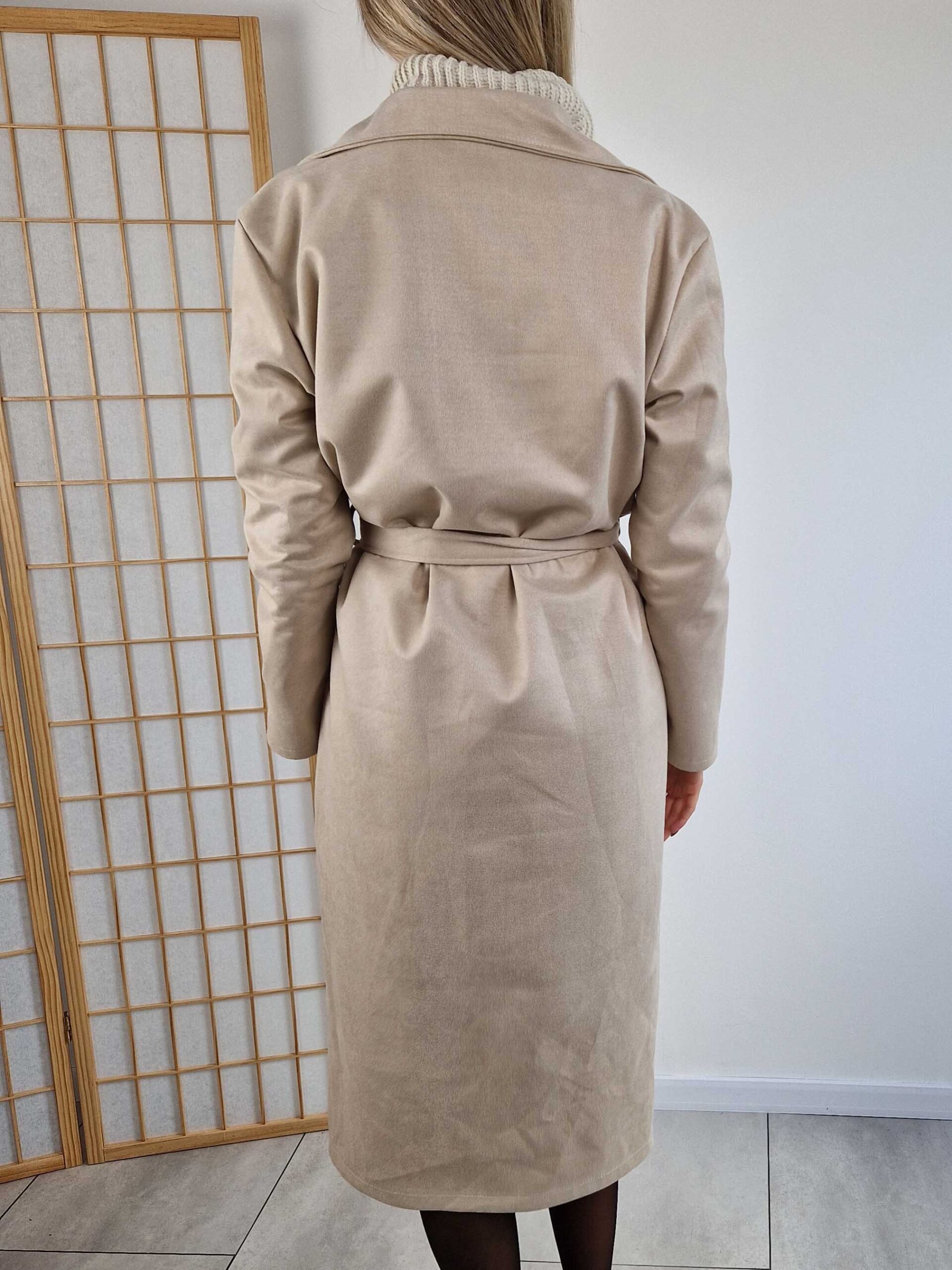 valentina-bezs-derekan-megkotos-stilusos-atmaneti-kabat-6