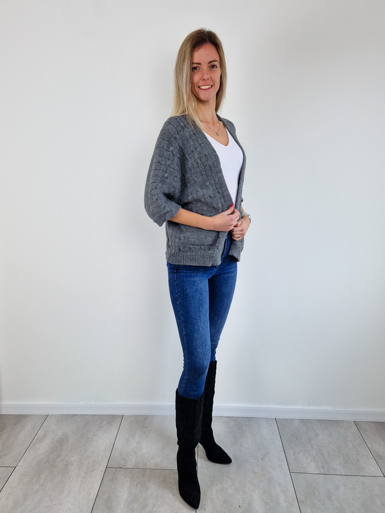 Braided szürke kötött kardigán gyönyörű kötésmintával – akár XXL méretig