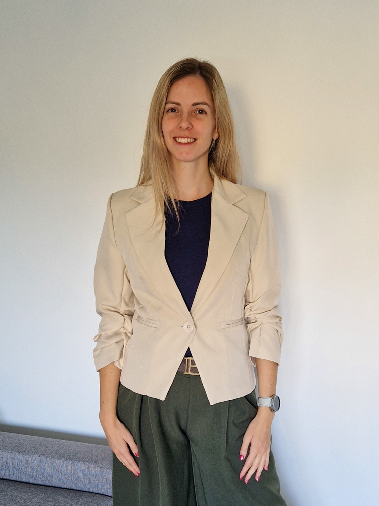 pearl-rovid-kremszinu-blezer-11