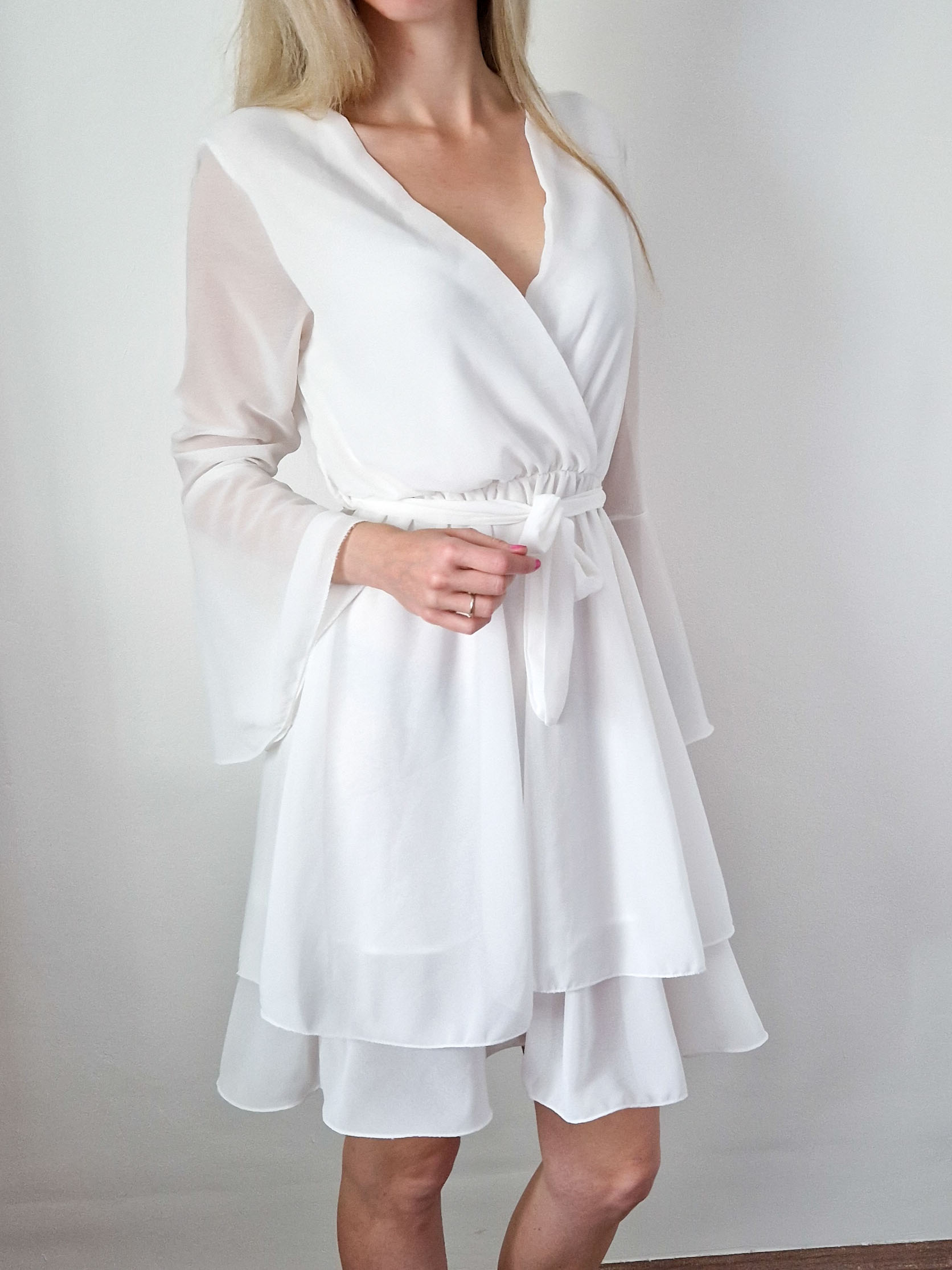 Sogno Tiszta Ragyogás fehér harangujjú loknis chiffon alkalmi ruha