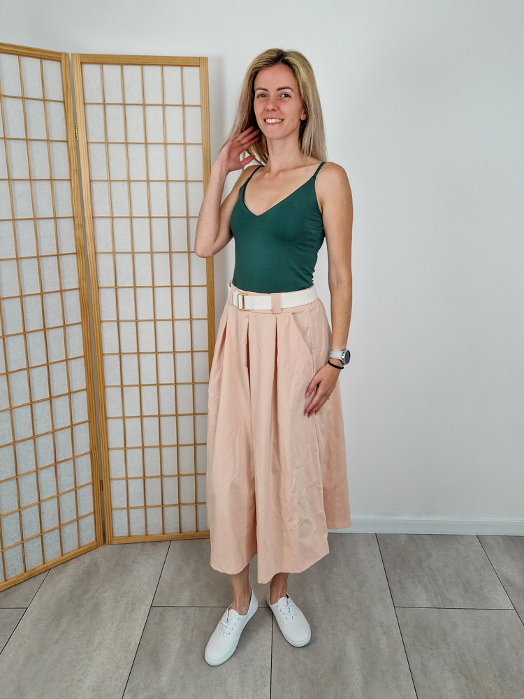 Kiara púder zsebes szoknya övvel