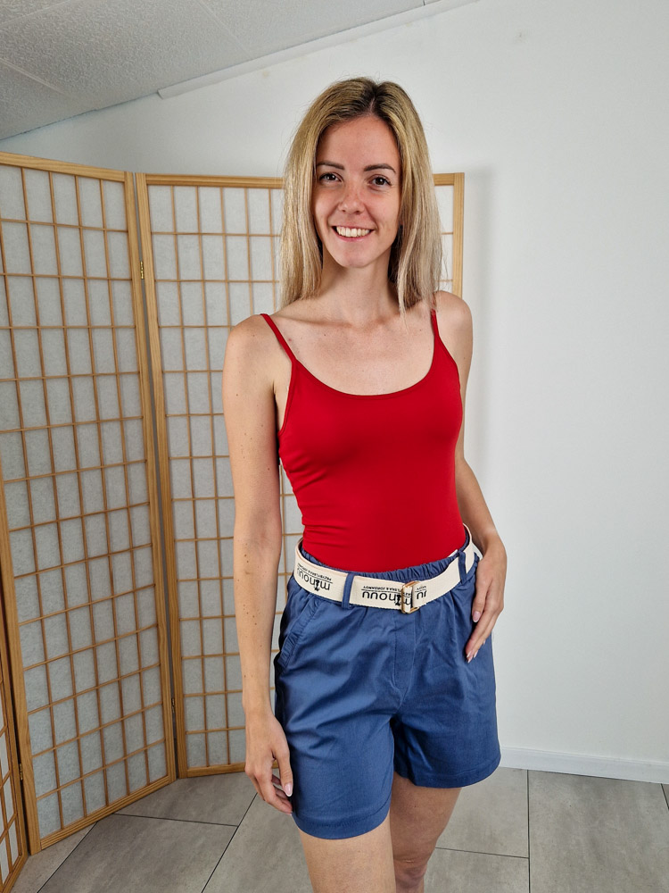 Simple kereknyakú basic piros top állítható pánttal