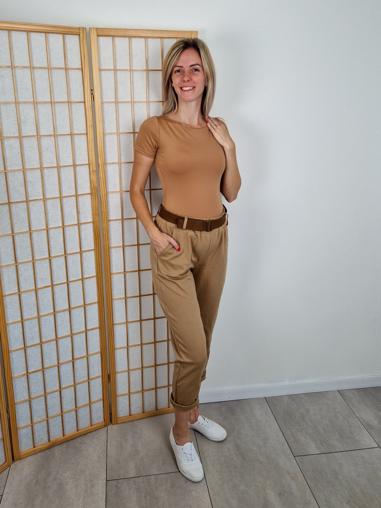 Csenge barna kerek nyakú rövidujjú body
