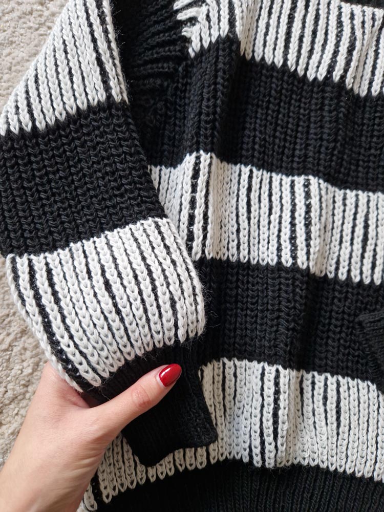 evelyn-fekete-csikos-kotott-pulover-kulonleges-kotesmintaval-9