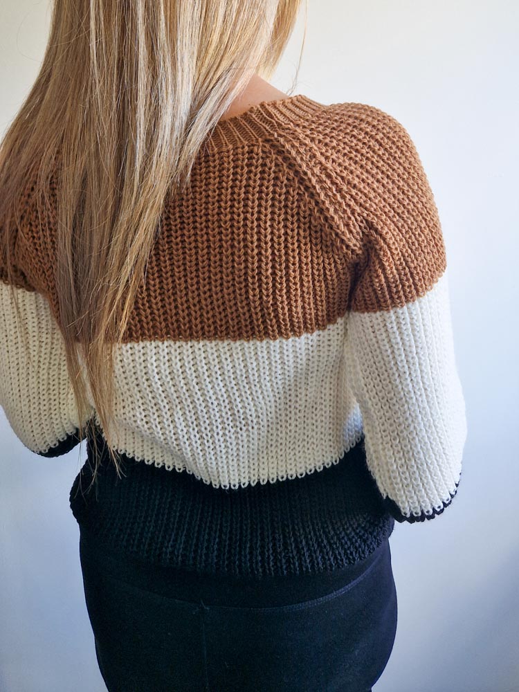 lovely-barna-feher-szurke-csikos-kotott-pulover-16