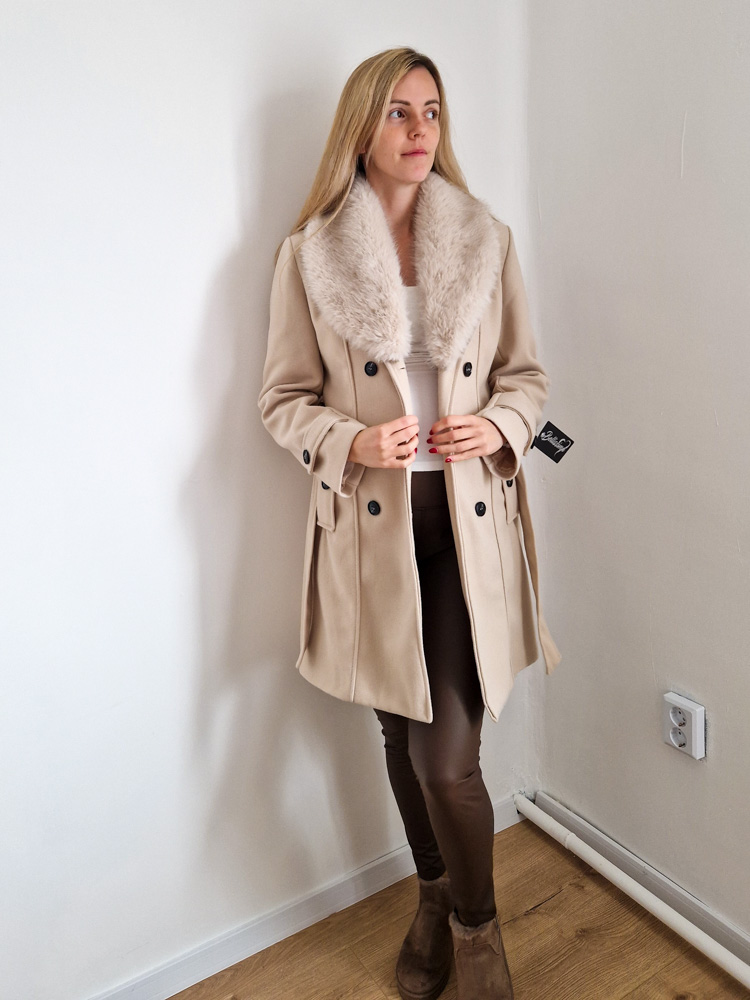 Royal bézs vékonyan bélelt szövetkabát levehető műszőrmével