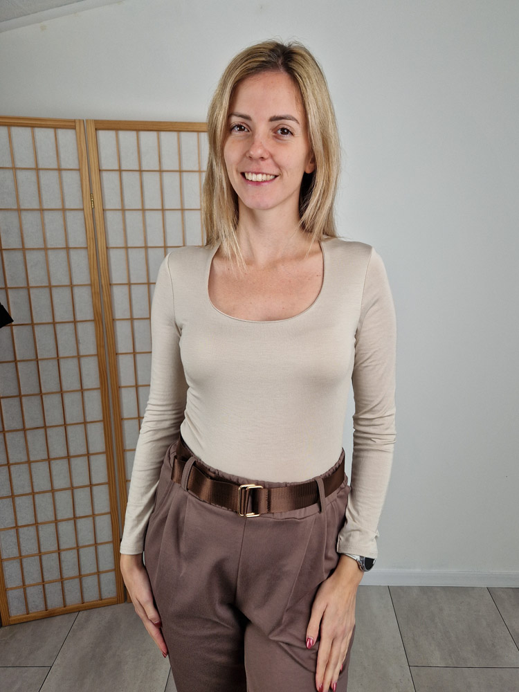 Emma bézs pihe-puha kereknyakú basic felső plüss béléssel XL méretig