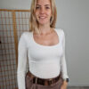 emma-feher-pihe-puha-kereknyaku-basic-felso-pluss-belessel-1