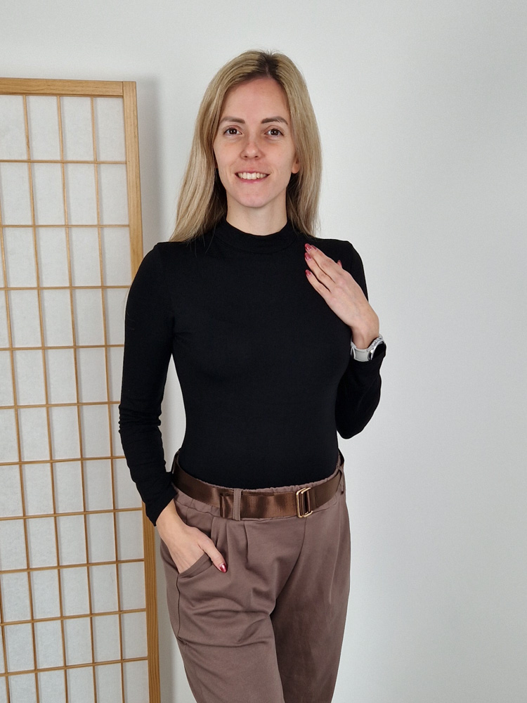emma-fekete-pihe-puha-felgarbos-basic-felso-pluss-belessel-xl-meretig-3