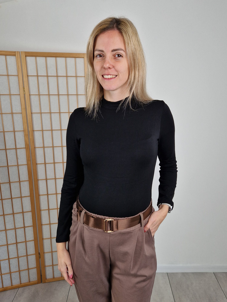 emma-fekete-pihe-puha-felgarbos-basic-felso-pluss-belessel-xl-meretig-4