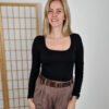 emma-fekete-pihe-puha-kereknyaku-basic-felso-pluss-belessel-2