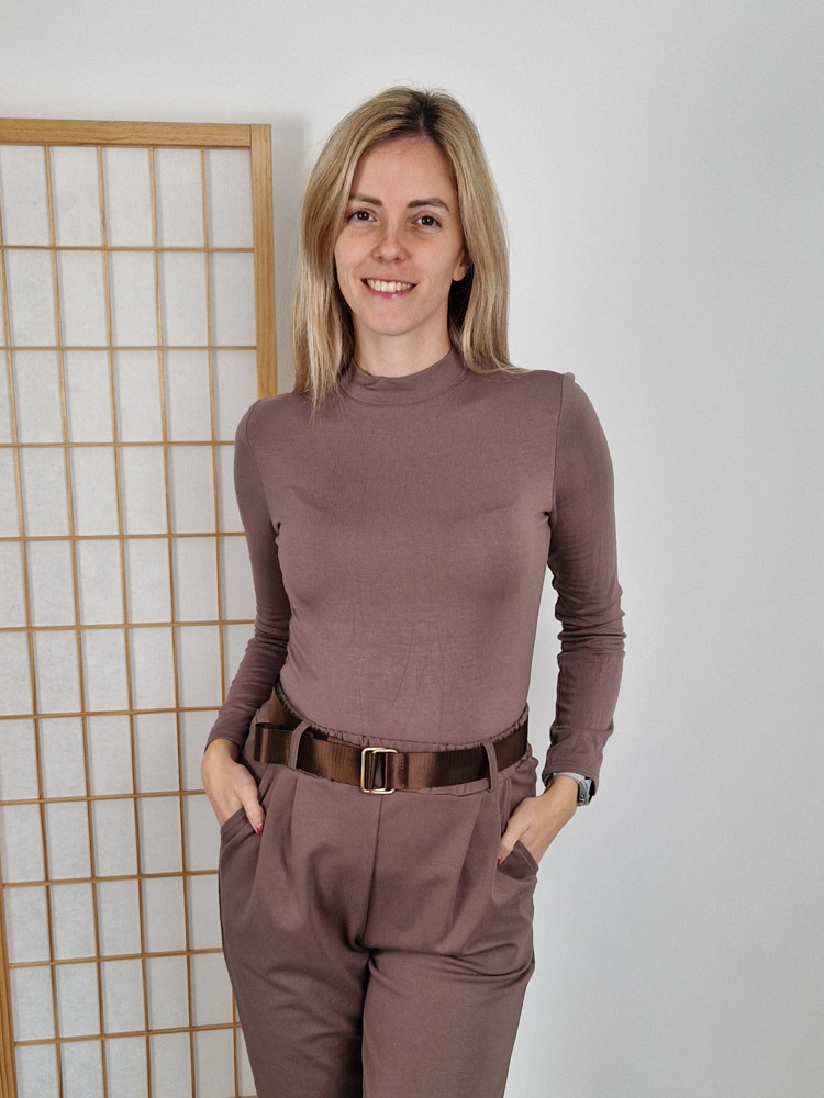 Emma mogyoróbarna pihe-puha félgarbós basic felső plüss béléssel XL méretig
