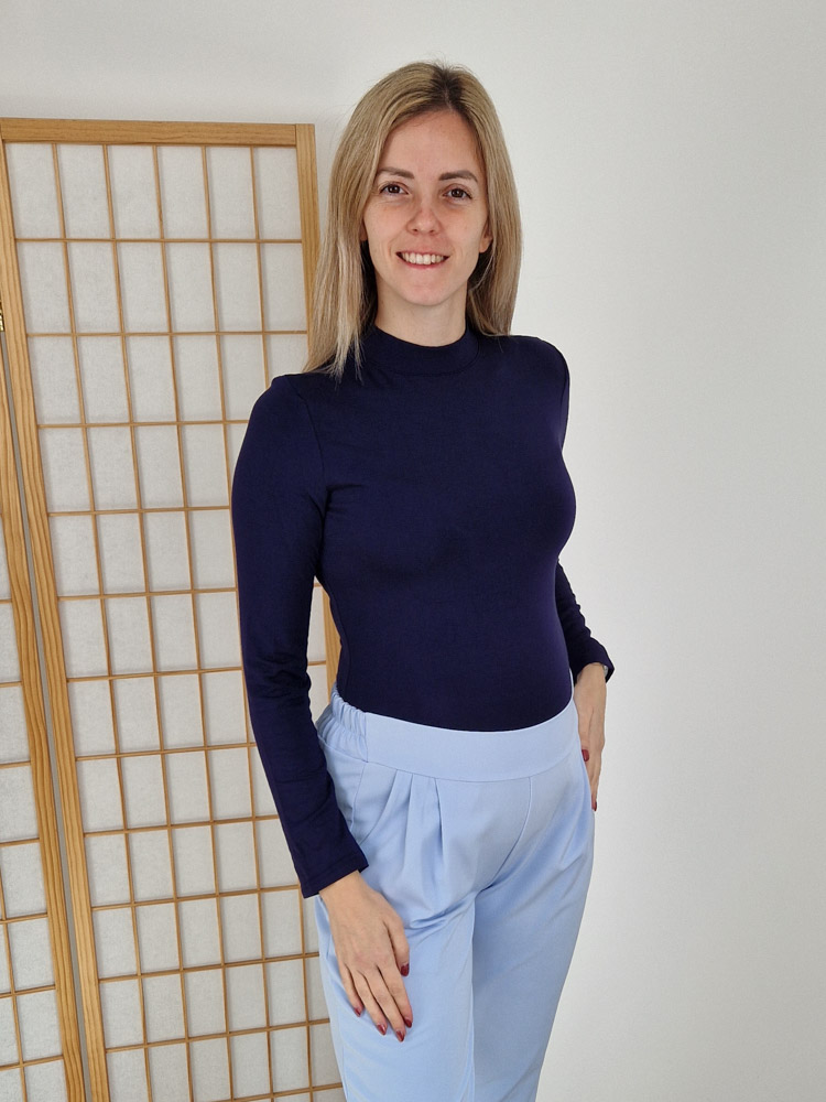 emma-sotetkek-pihe-puha-felgarbos-basic-felso-pluss-belessel-xl-meretig-4