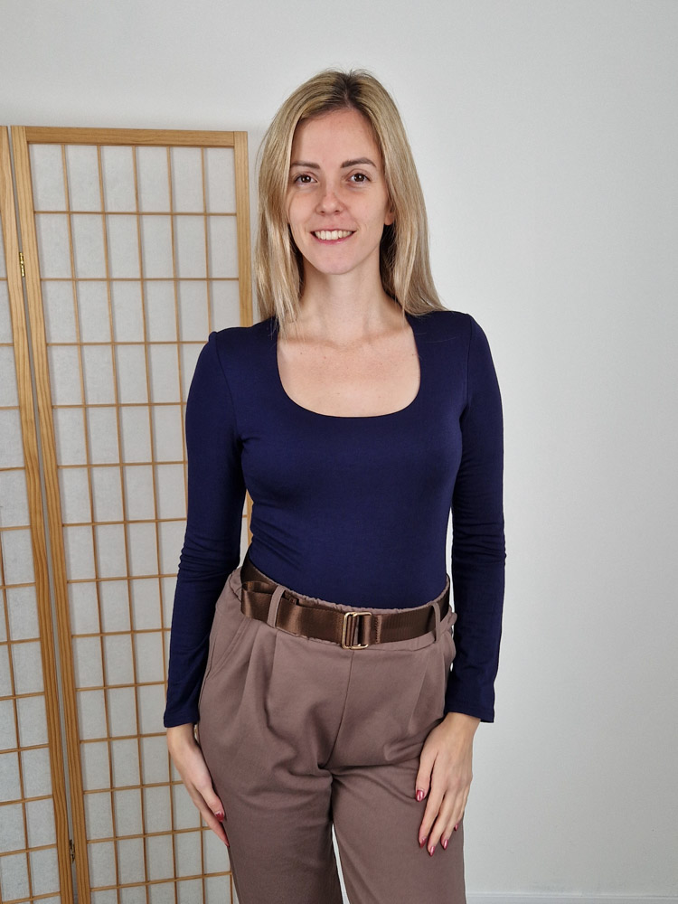 emma-sotetkek-pihe-puha-kereknyaku-basic-felso-pluss-belessel-4