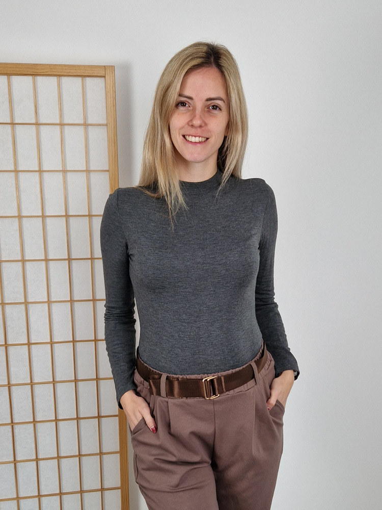 emma-szurke-pihe-puha-felgarbos-basic-felso-pluss-belessel-xl-meretig-4