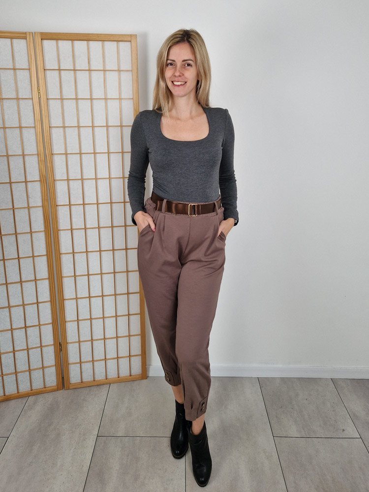 emma-szurke-pihe-puha-kereknyaku-basic-felso-pluss-belessel-3