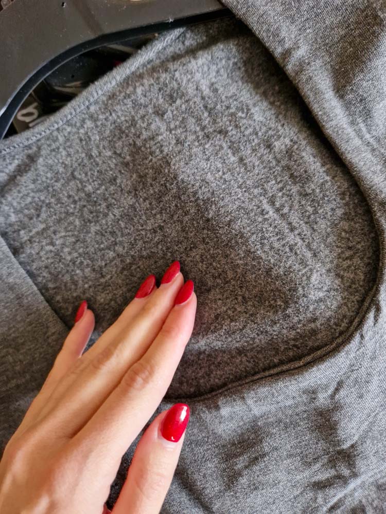 emma-szurke-pihe-puha-kereknyaku-basic-felso-pluss-belessel-5