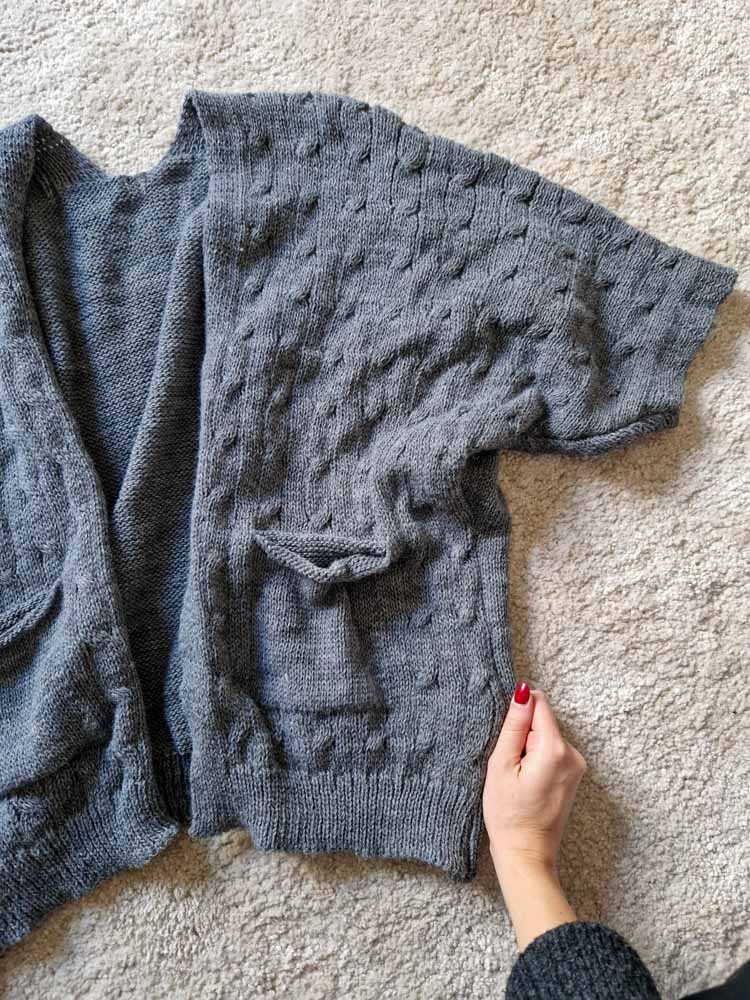 Braided szürke kötött kardigán gyönyörű kötésmintával – akár XXL méretig
