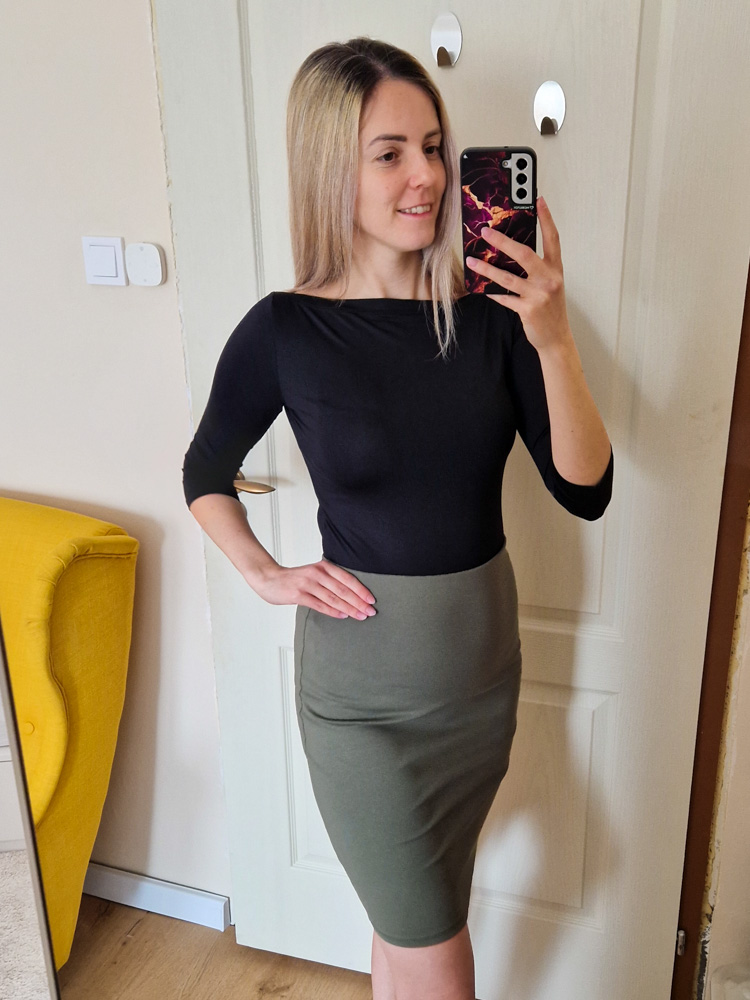 love-csonak-nyaku-fekete-felso-24