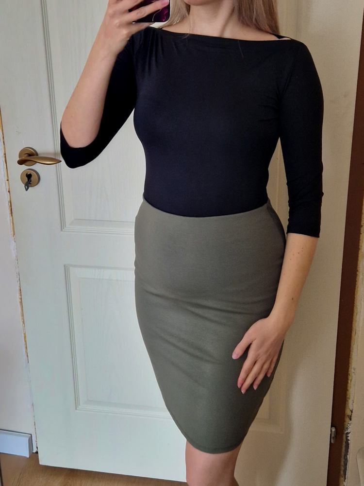 Love csónaknyakú fekete felső