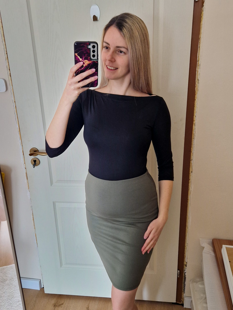 love-csonak-nyaku-fekete-felso-27