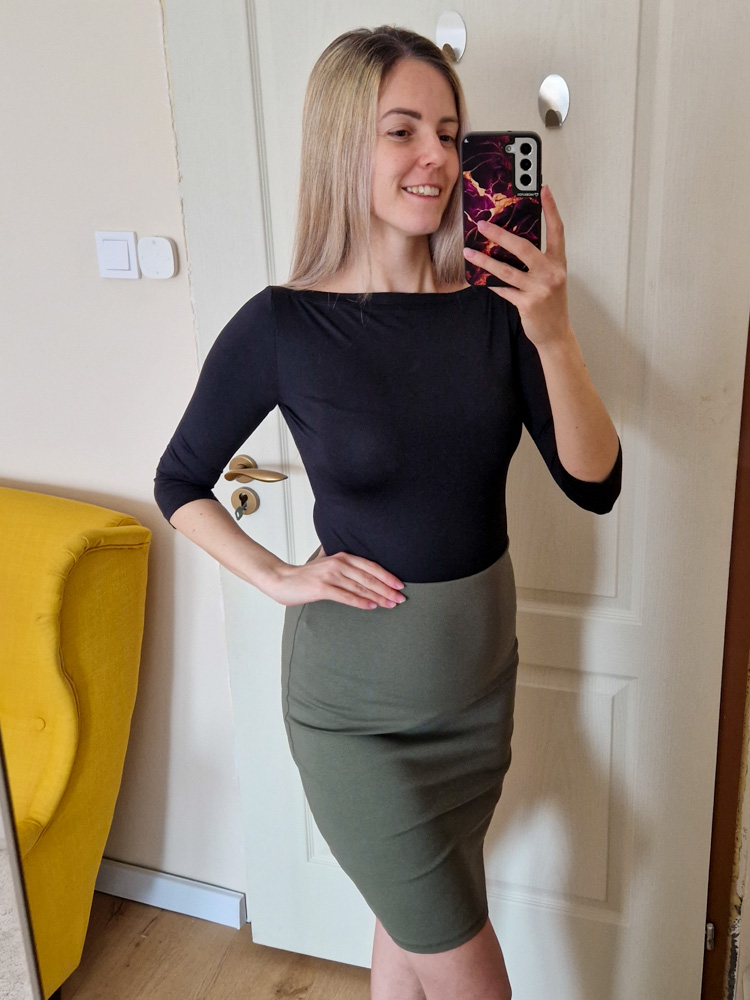 love-csonak-nyaku-fekete-felso-30