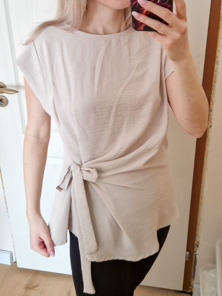 Léna deréknál megkötős bézs felső karcsúsító hatással – XXL méretig