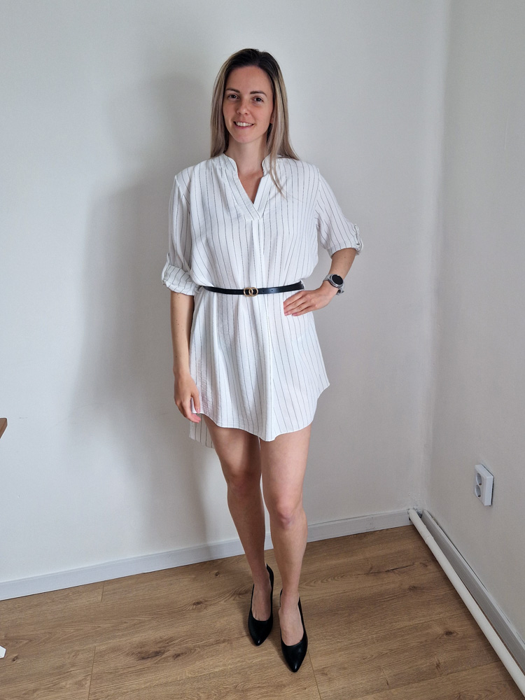 Nikolett fehér csíkos ingruha övvel