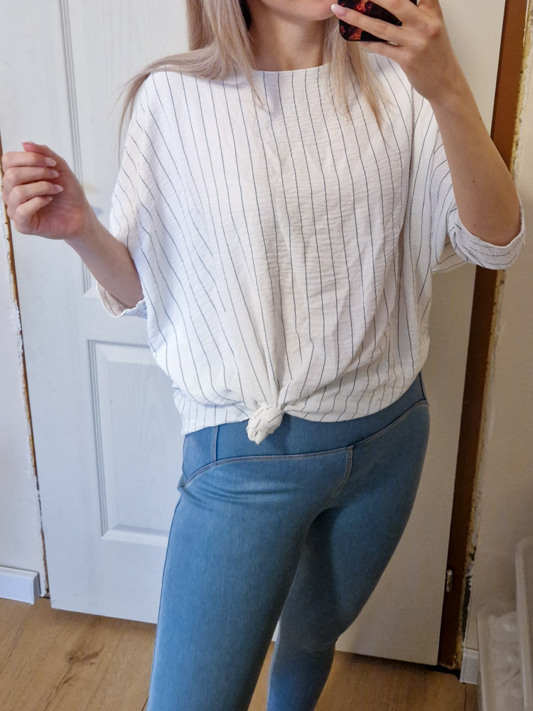 Nikolett kereknyakú fehér csíkos felső könnyed, lenge anyagból – XXL méretig