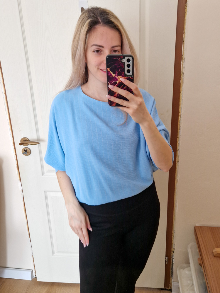 nikolett-kereknyaku-vilagoskek-csikos-felso-konnyed-lenge-anyagbol-9