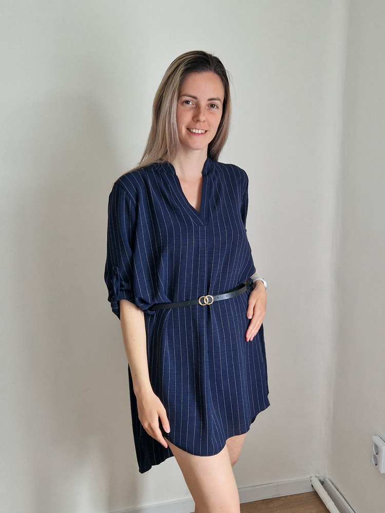 Nikolett sötétkék csíkos ingruha övvel