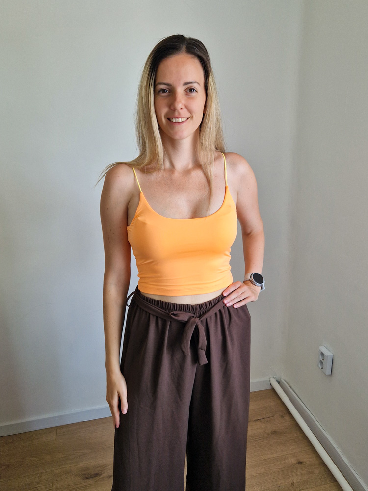 Regina kereknyakú spagettipántos basic neon narancs crop top